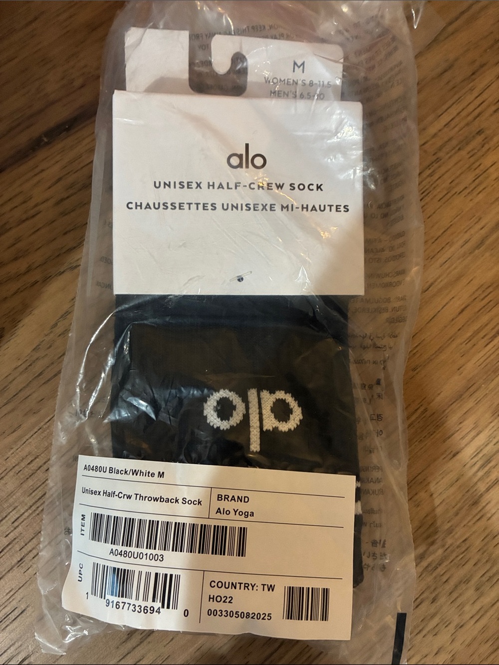 ALO Yoga Black & White Unisex Half-Crew Athletic Socks